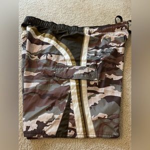 MENS SWIMMING TRUNKS.                  B-211